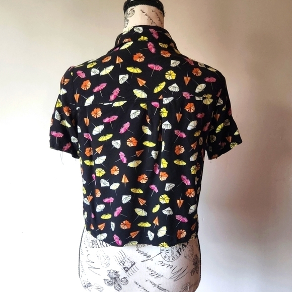 COPY - Short-sleeved button down umbrella top - Picture 2 of 6